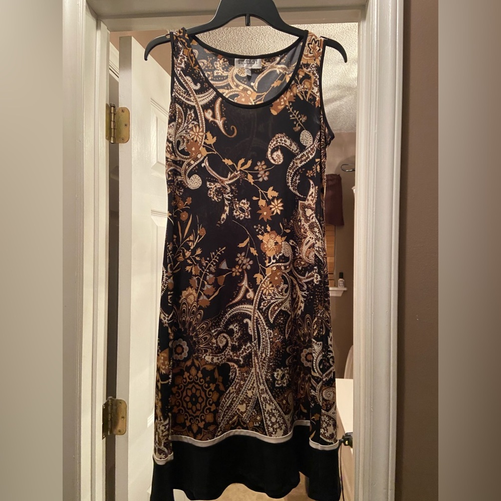 Sleeveless dress, size 6 womens